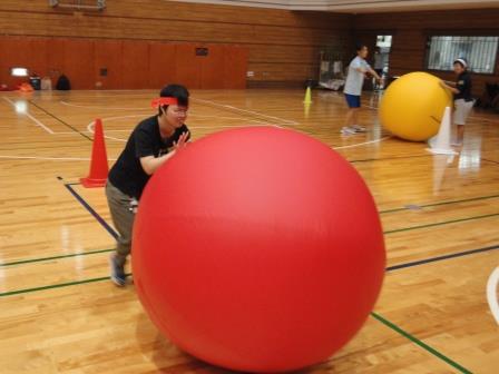 障がい者スポーツ教室大玉ころがし